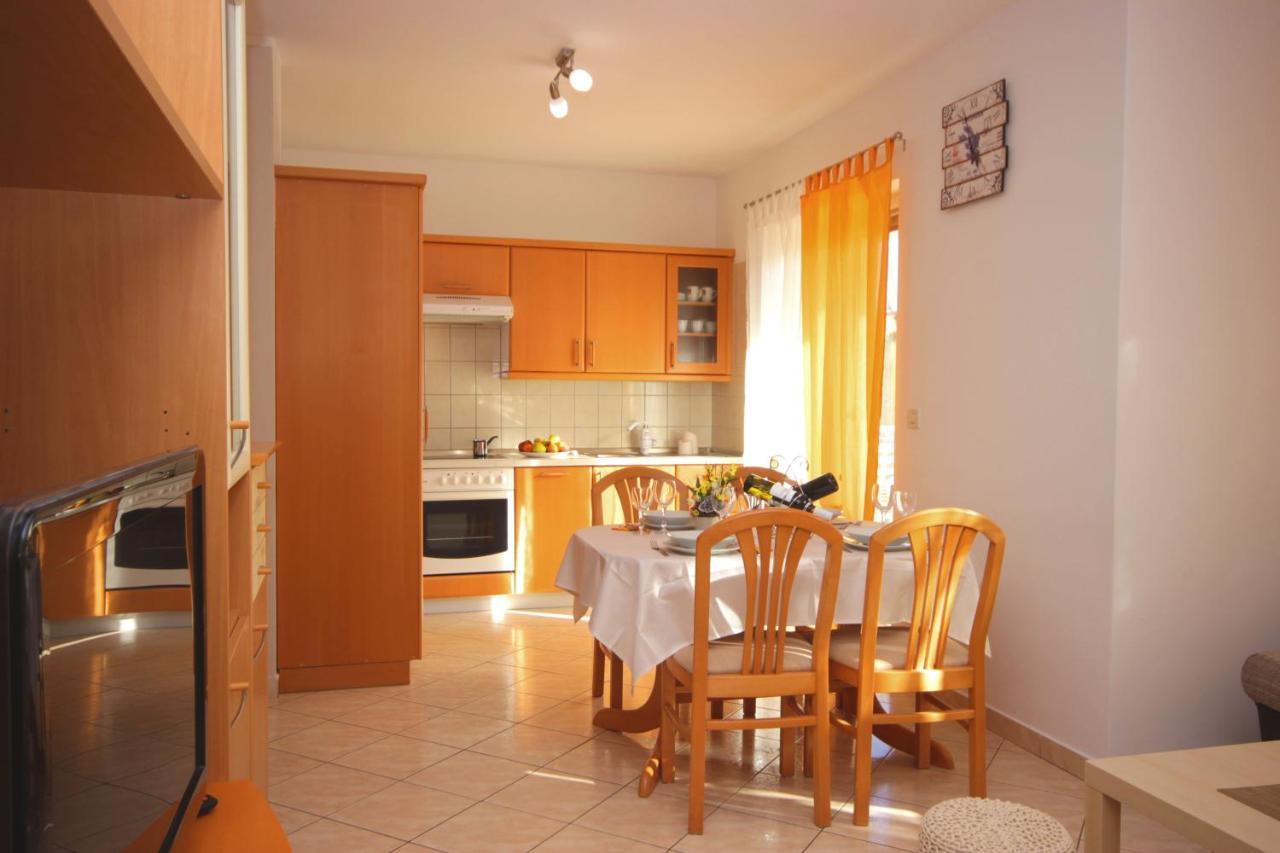 Apartment Ely Рабац Екстер'єр фото